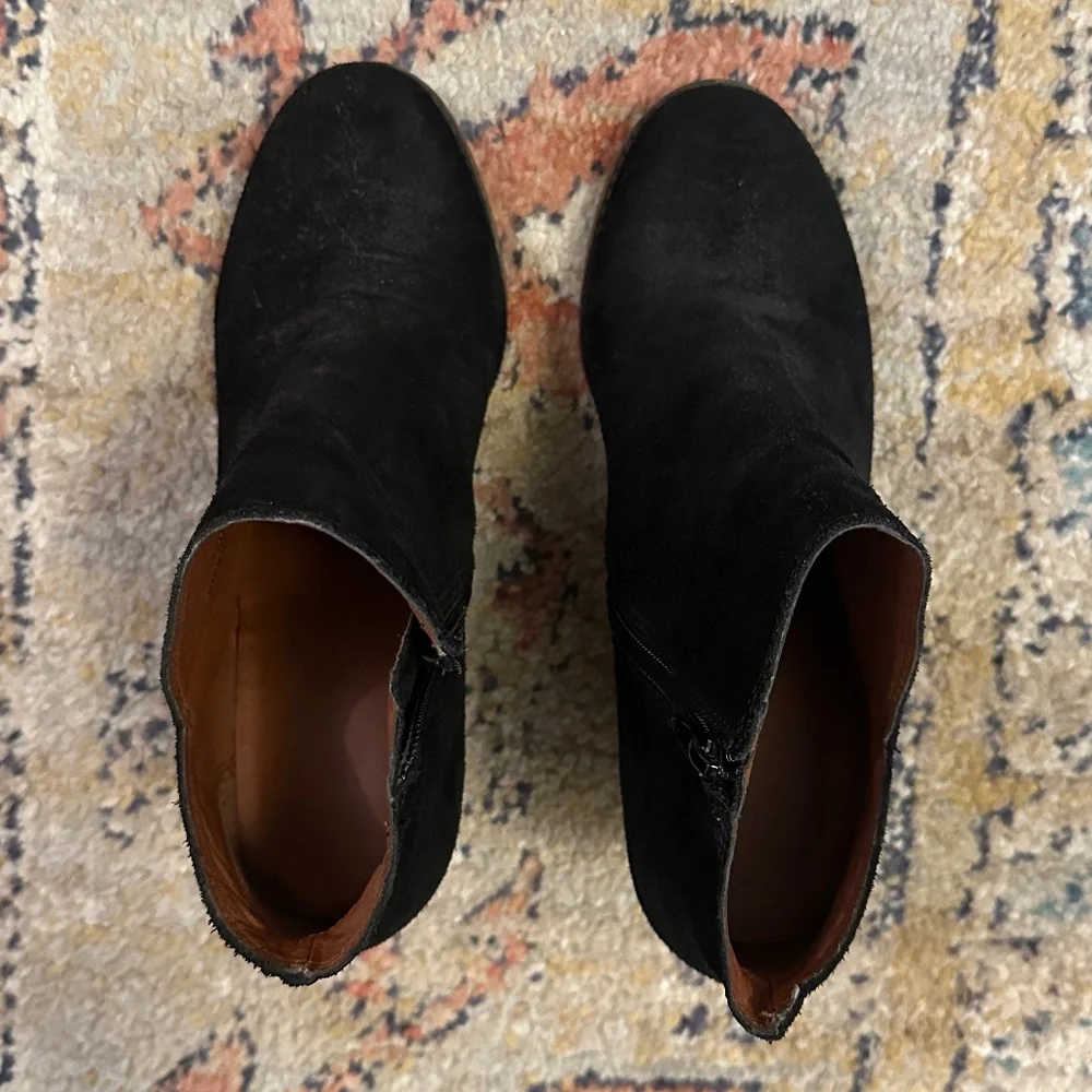 Womens Lucky Brand ankle wedge booties, Boho style  black suede size 9M.